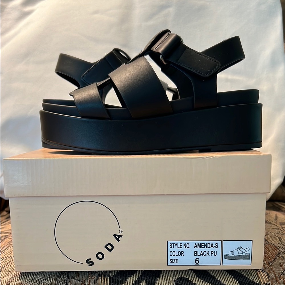 Soda Amenda-s black platform fisherman sandals